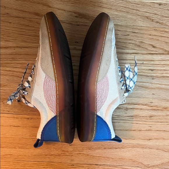 Everlane Beige Sneakers with Blue Details - Picture 2 of 3
